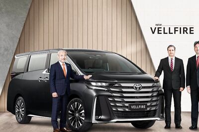 2023 Toyota Vellfire MPV Launched in India, Price Starts at Rs 1.20 Crore