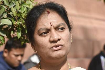 HC Directs Facebook, Google to Remove Offending Material on Sasikala