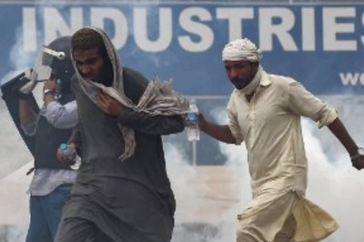 Clashes with Tehrik-e-Labaik Pakistan Kill Several Police Near Lahore