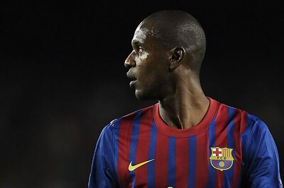 Abidal extends contract with Barca