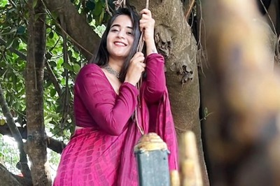 Deepthi Sunaina's Radiant Avatar In Printed Pink Saree Sets Hearts Racing