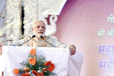 ‘Do You Want a Mission or Commission Govt?’ PM Modi Takes on Siddaramaiah on His Home Turf