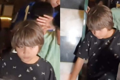 Shah Rukh Khan's Son AbRam No Longer Camera Shy, Waves at Paps During Car Ride With Friends | Watch