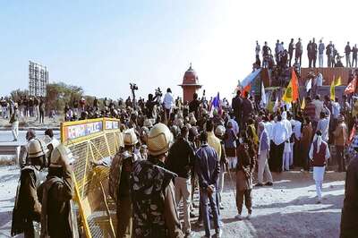 Farmers Sit in Protest on a Side of Delhi-Jaipur National Highway as Haryana Cops Put Up Barricades