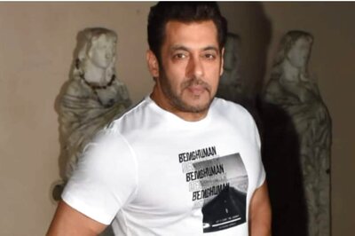 Salman Khan Mobbed At Marathe Veer Daudale Saat Launch, Mahesh Manjrekar Comes To His Rescue